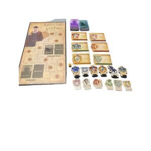 USAopoly Munchkin Deluxe HARRY POTTER Hogwarts Board Card Game Wizard ALL PIECES